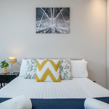 Skyvillion - Cozy Large 4 & 1 Bed Apartments In London Enfield, Mins To Tube Station, Free Wi-Fi Luaran gambar
