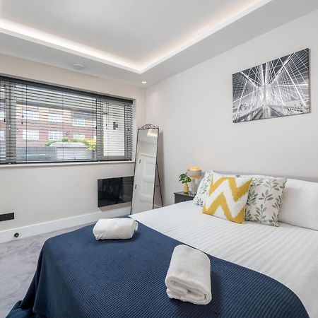 Skyvillion - Cozy Large 4 & 1 Bed Apartments In London Enfield, Mins To Tube Station, Free Wi-Fi Luaran gambar