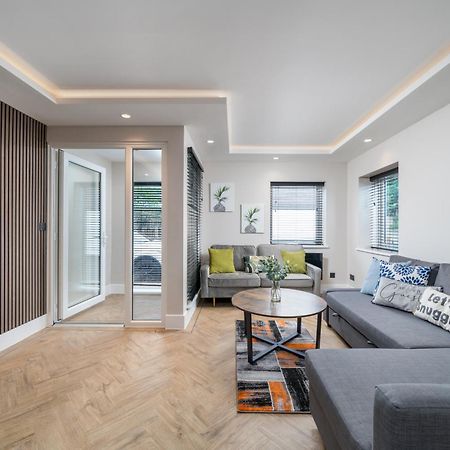 Skyvillion - Cozy Large 4 & 1 Bed Apartments In London Enfield, Mins To Tube Station, Free Wi-Fi Luaran gambar