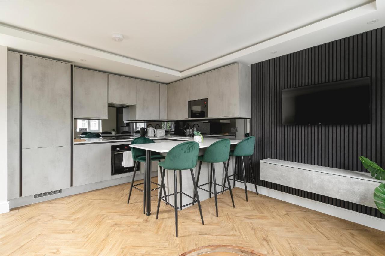 Skyvillion - Cozy Large 4 & 1 Bed Apartments In London Enfield, Mins To Tube Station, Free Wi-Fi Luaran gambar