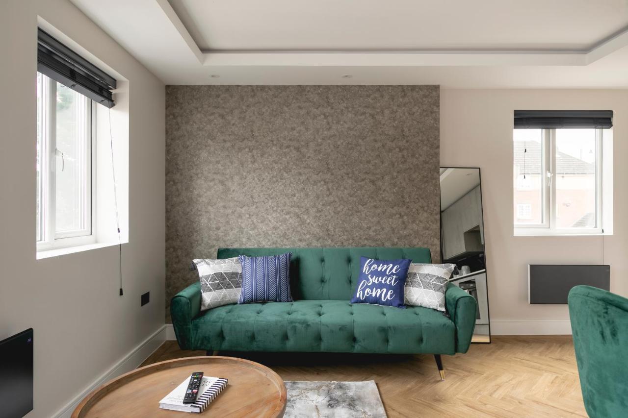 Skyvillion - Cozy Large 4 & 1 Bed Apartments In London Enfield, Mins To Tube Station, Free Wi-Fi Luaran gambar