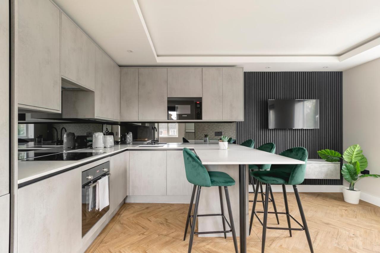 Skyvillion - Cozy Large 4 & 1 Bed Apartments In London Enfield, Mins To Tube Station, Free Wi-Fi Luaran gambar