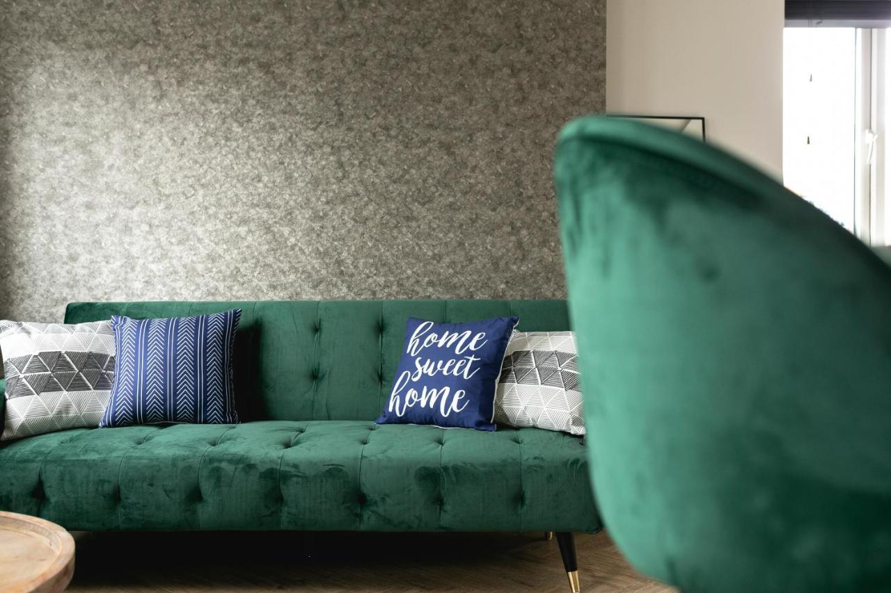 Skyvillion - Cozy Large 4 & 1 Bed Apartments In London Enfield, Mins To Tube Station, Free Wi-Fi Luaran gambar