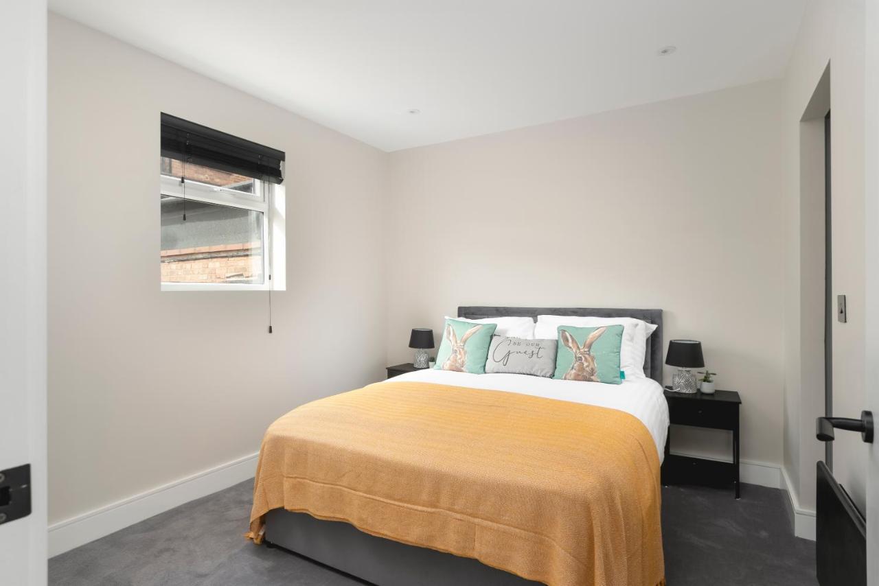 Skyvillion - Cozy Large 4 & 1 Bed Apartments In London Enfield, Mins To Tube Station, Free Wi-Fi Luaran gambar