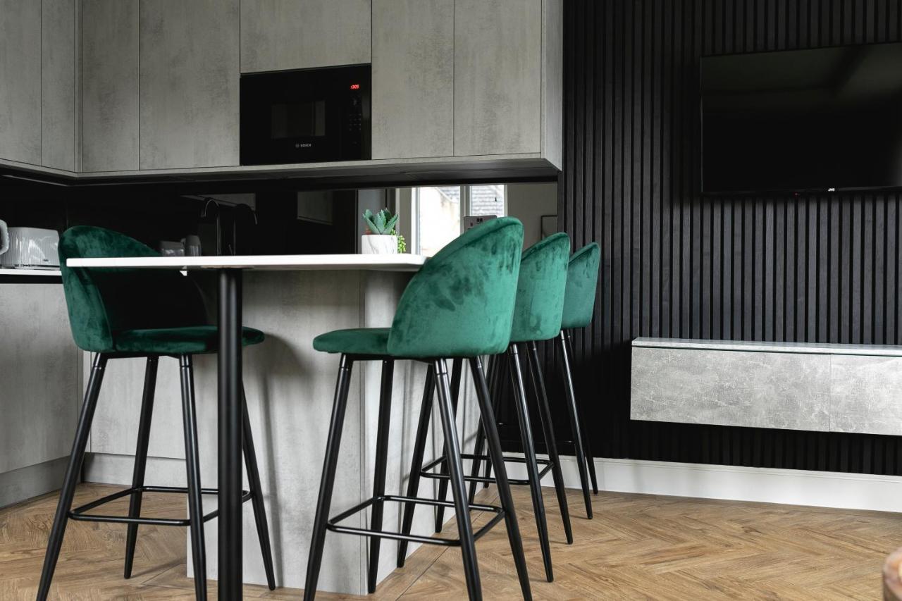 Skyvillion - Cozy Large 4 & 1 Bed Apartments In London Enfield, Mins To Tube Station, Free Wi-Fi Luaran gambar