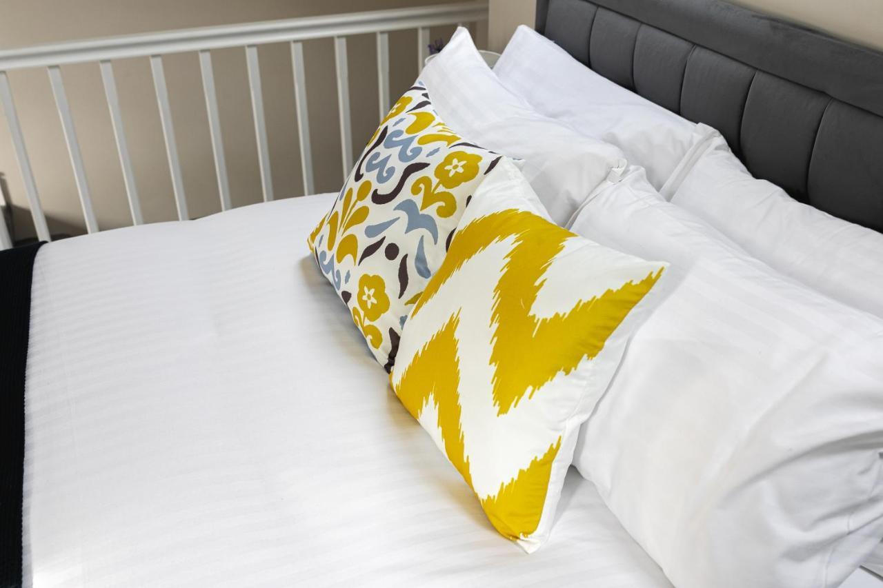 Skyvillion - Cozy Large 4 & 1 Bed Apartments In London Enfield, Mins To Tube Station, Free Wi-Fi Luaran gambar