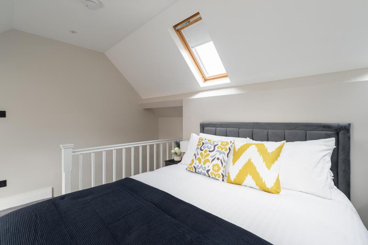 Skyvillion - Cozy Large 4 & 1 Bed Apartments In London Enfield, Mins To Tube Station, Free Wi-Fi Luaran gambar