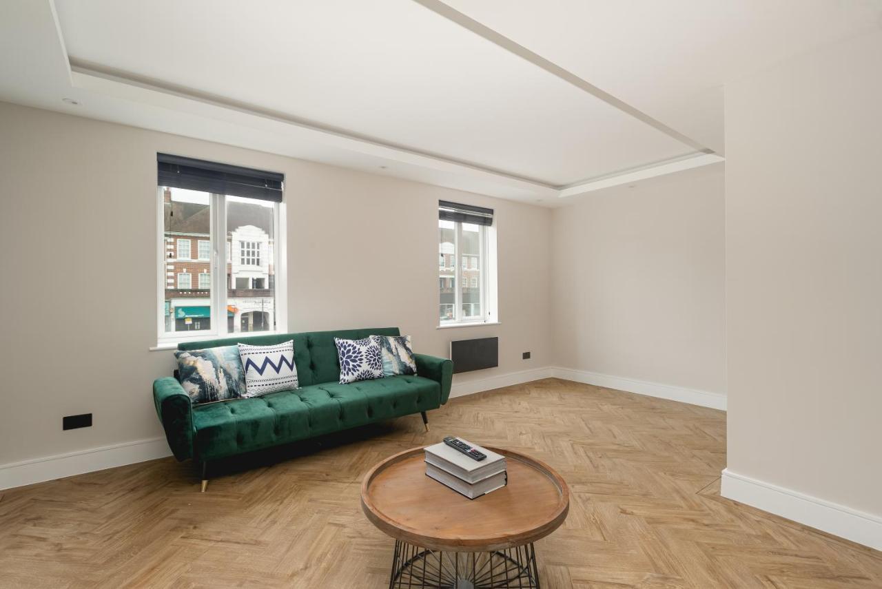 Skyvillion - Cozy Large 4 & 1 Bed Apartments In London Enfield, Mins To Tube Station, Free Wi-Fi Luaran gambar