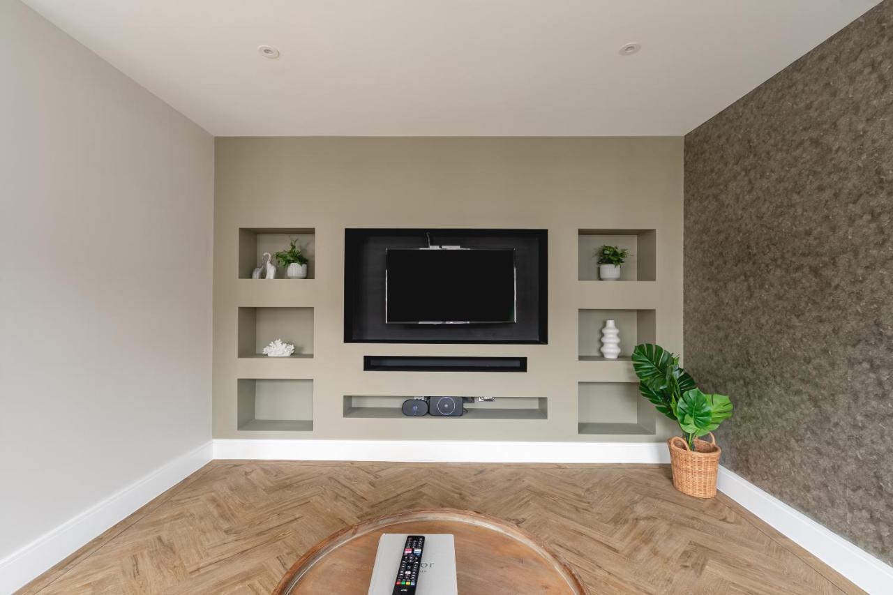 Skyvillion - Cozy Large 4 & 1 Bed Apartments In London Enfield, Mins To Tube Station, Free Wi-Fi Luaran gambar