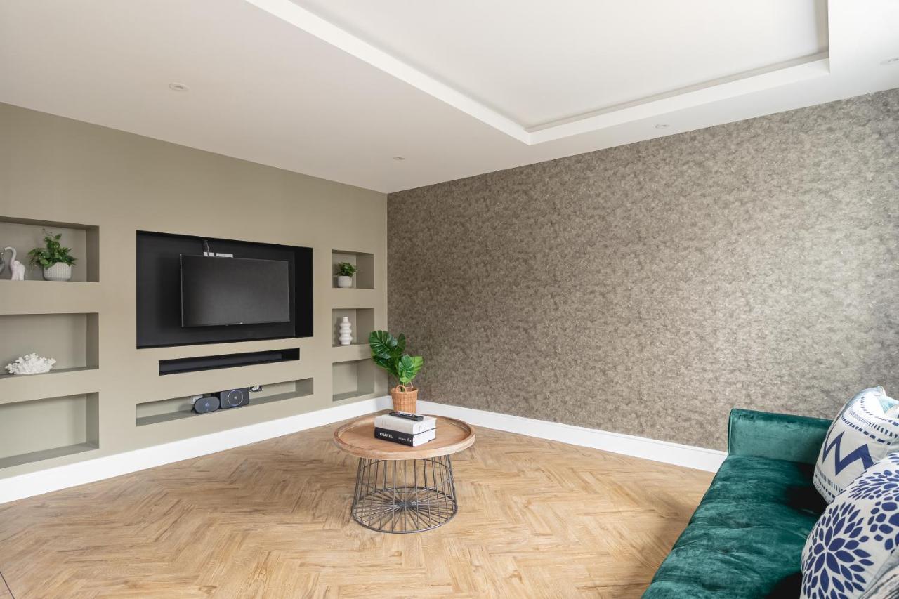 Skyvillion - Cozy Large 4 & 1 Bed Apartments In London Enfield, Mins To Tube Station, Free Wi-Fi Luaran gambar