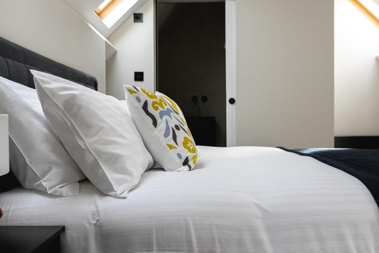 Skyvillion - Cozy Large 4 & 1 Bed Apartments In London Enfield, Mins To Tube Station, Free Wi-Fi Luaran gambar
