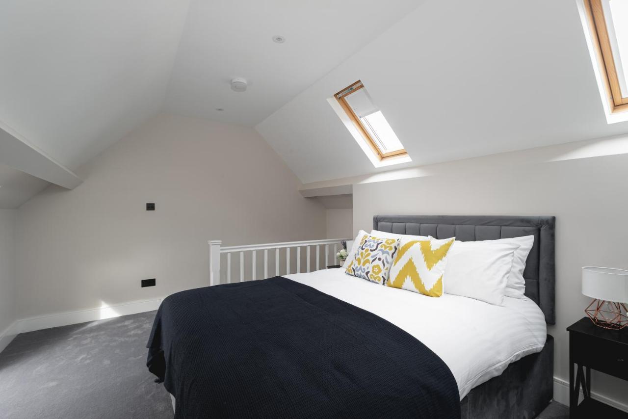 Skyvillion - Cozy Large 4 & 1 Bed Apartments In London Enfield, Mins To Tube Station, Free Wi-Fi Luaran gambar
