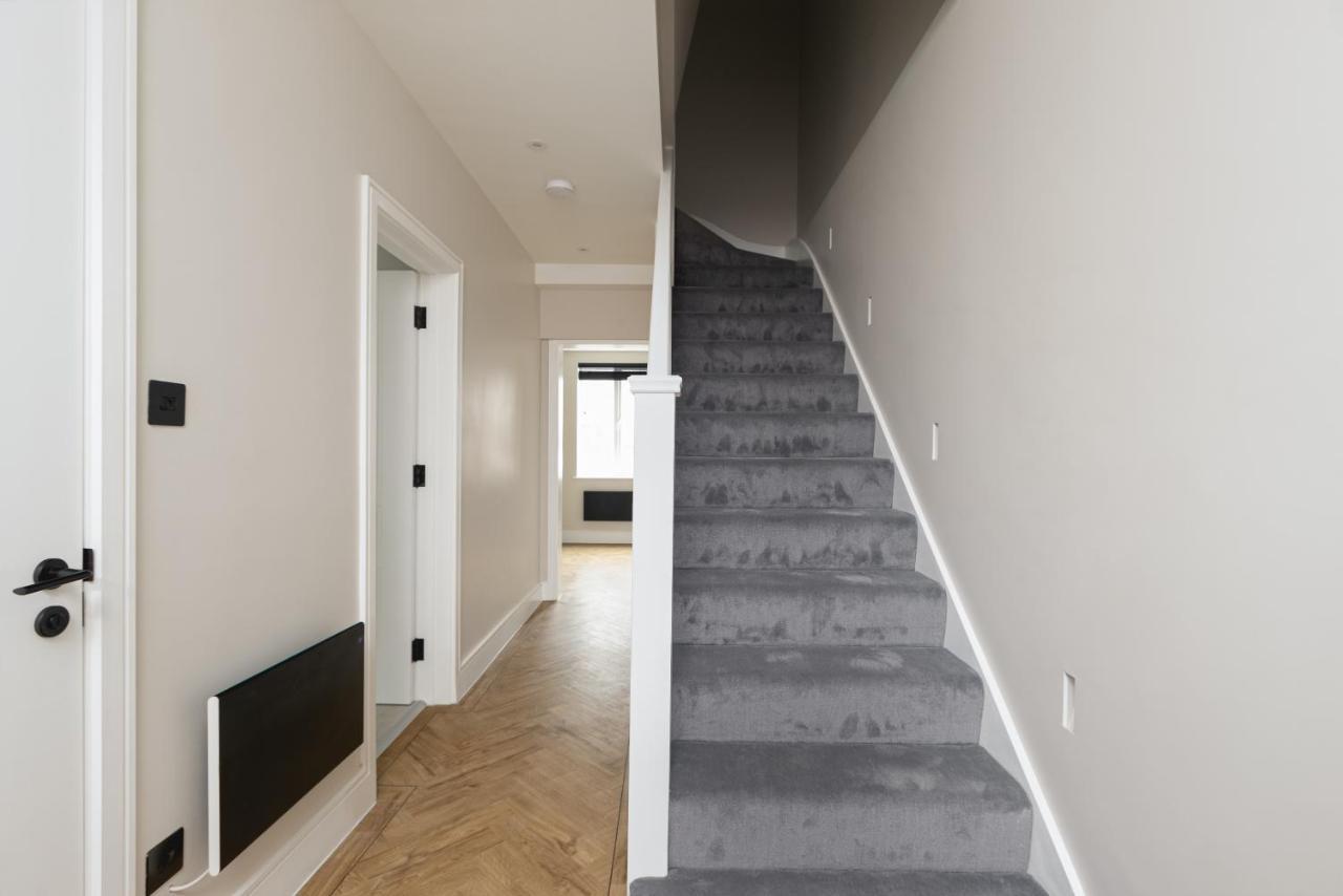 Skyvillion - Cozy Large 4 & 1 Bed Apartments In London Enfield, Mins To Tube Station, Free Wi-Fi Luaran gambar
