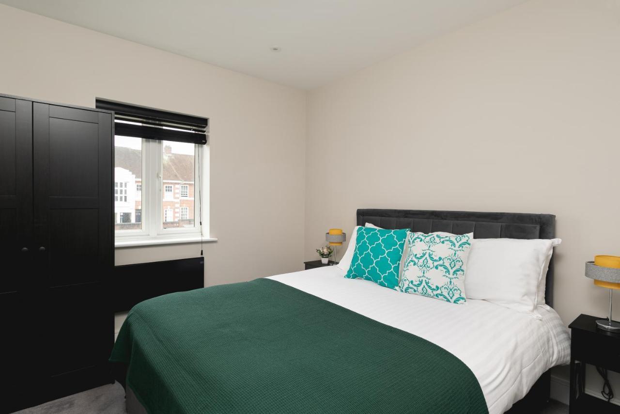 Skyvillion - Cozy Large 4 & 1 Bed Apartments In London Enfield, Mins To Tube Station, Free Wi-Fi Luaran gambar