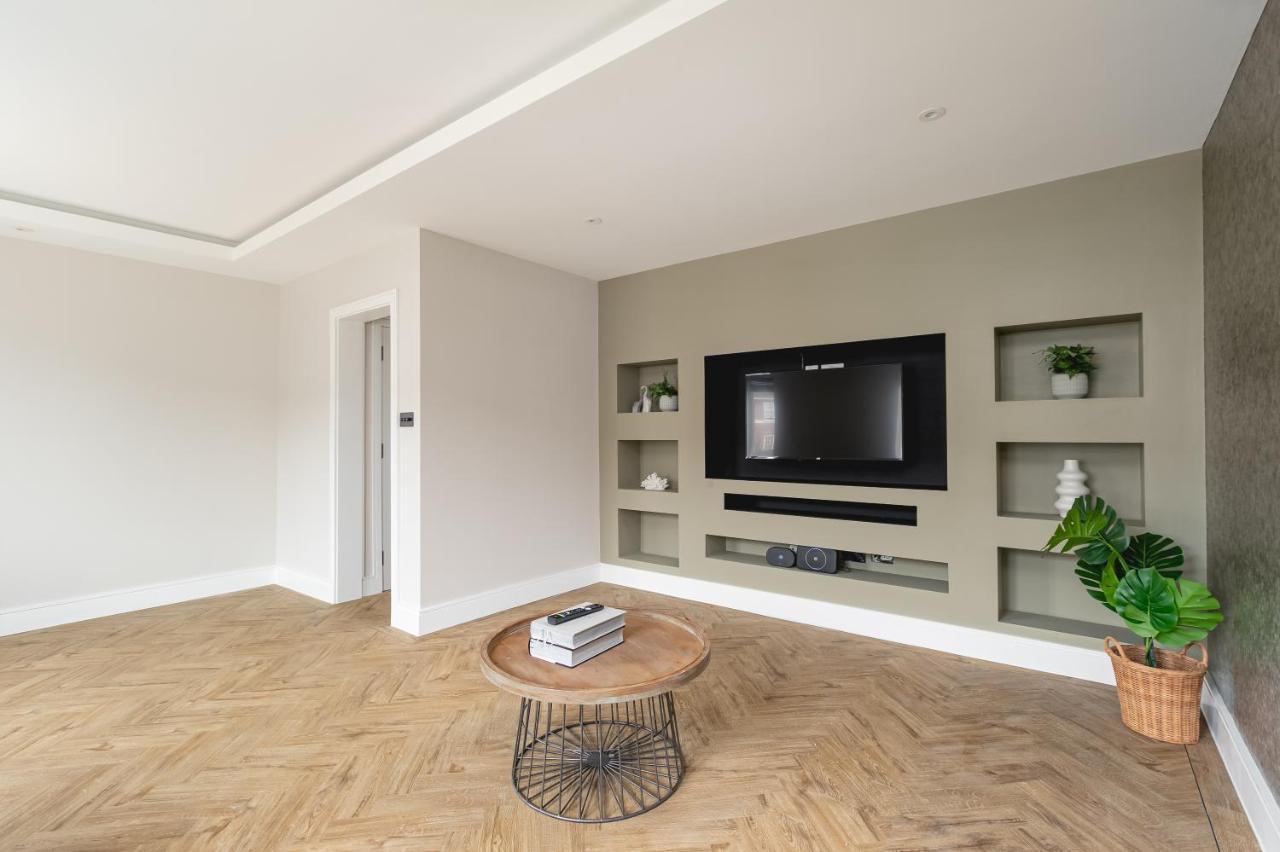 Skyvillion - Cozy Large 4 & 1 Bed Apartments In London Enfield, Mins To Tube Station, Free Wi-Fi Luaran gambar