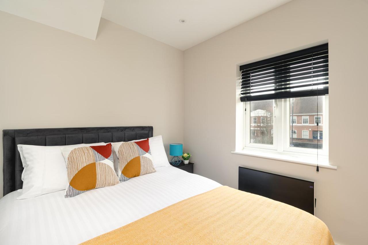 Skyvillion - Cozy Large 4 & 1 Bed Apartments In London Enfield, Mins To Tube Station, Free Wi-Fi Luaran gambar
