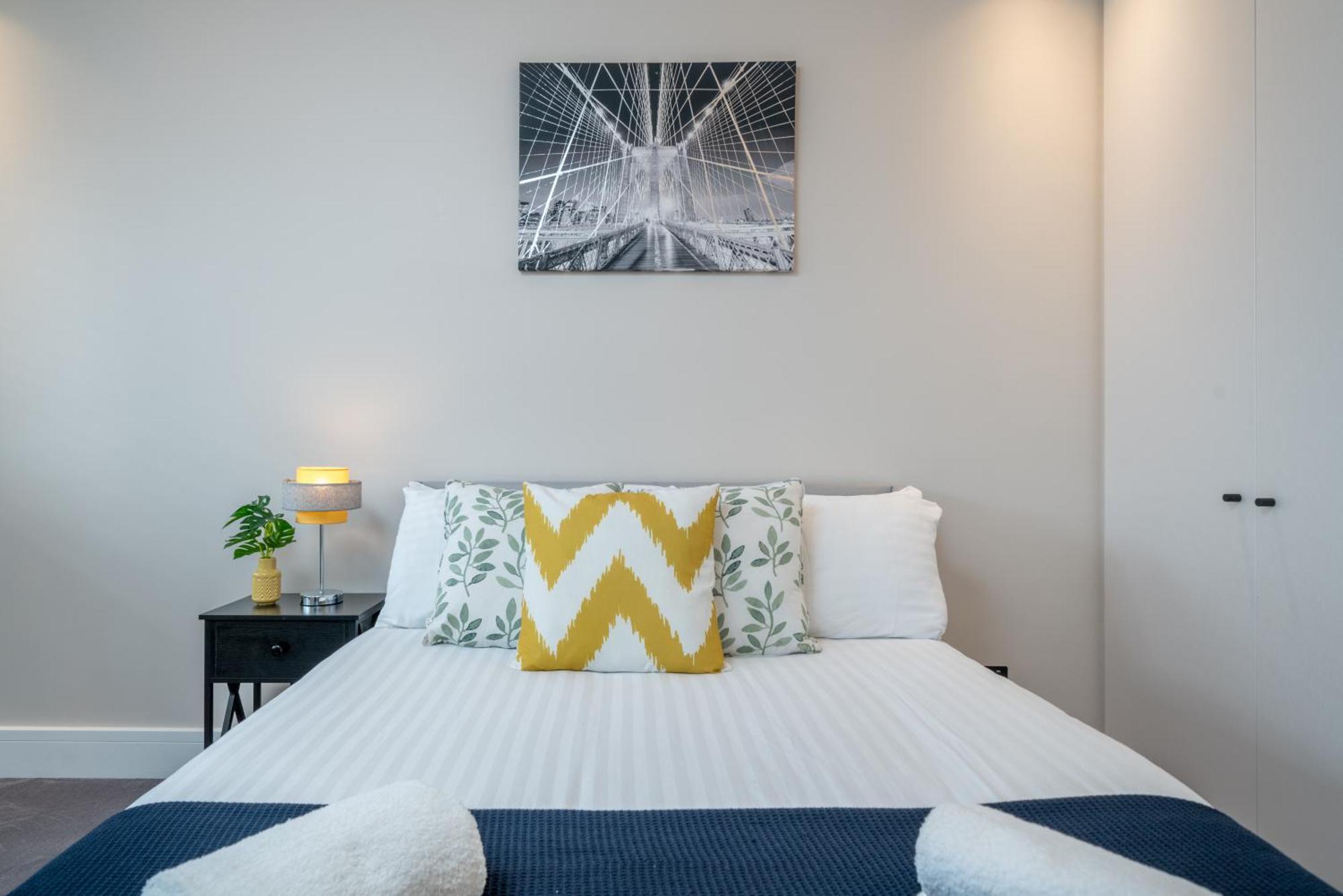 Skyvillion - Cozy Large 4 & 1 Bed Apartments In London Enfield, Mins To Tube Station, Free Wi-Fi Luaran gambar