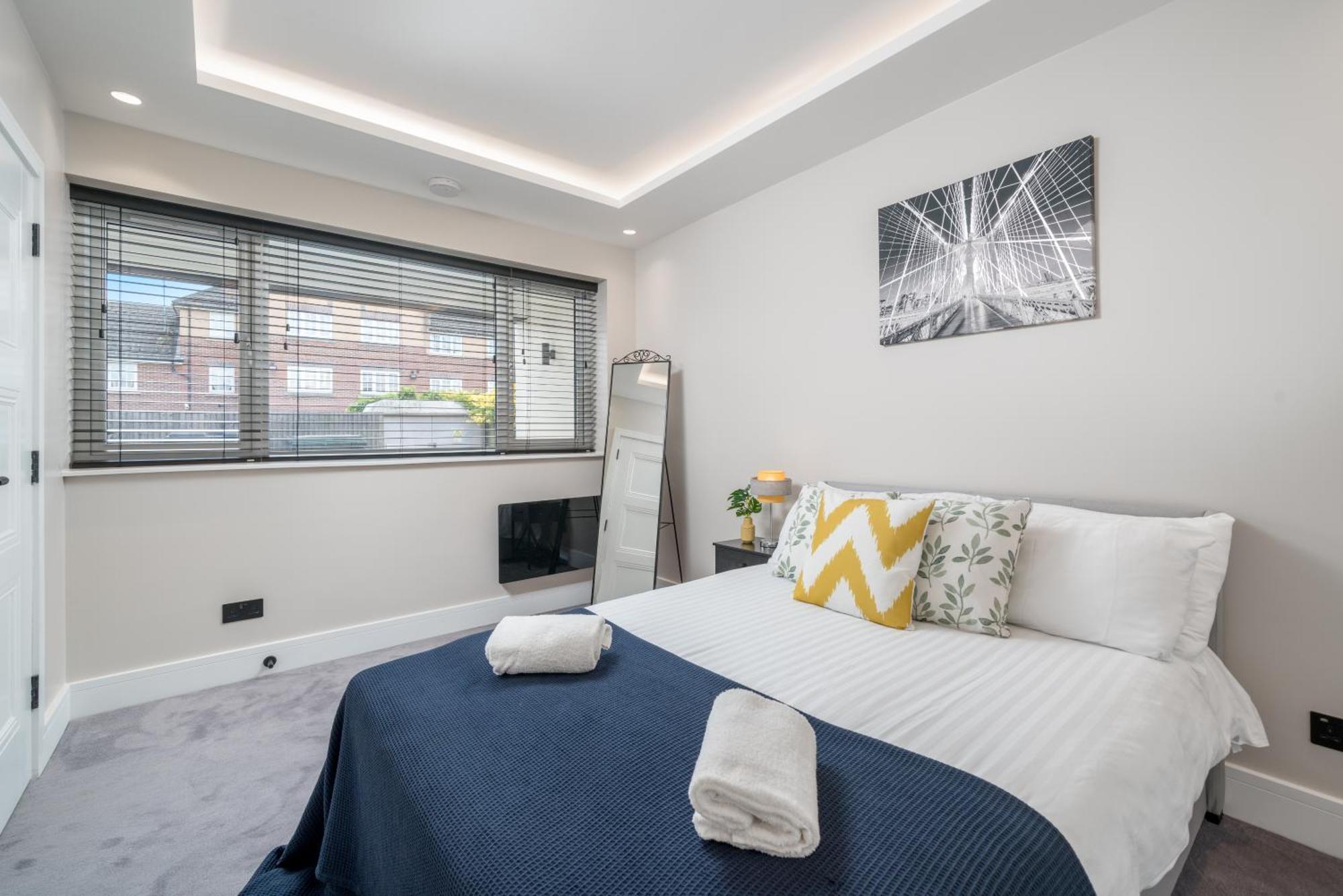 Skyvillion - Cozy Large 4 & 1 Bed Apartments In London Enfield, Mins To Tube Station, Free Wi-Fi Luaran gambar