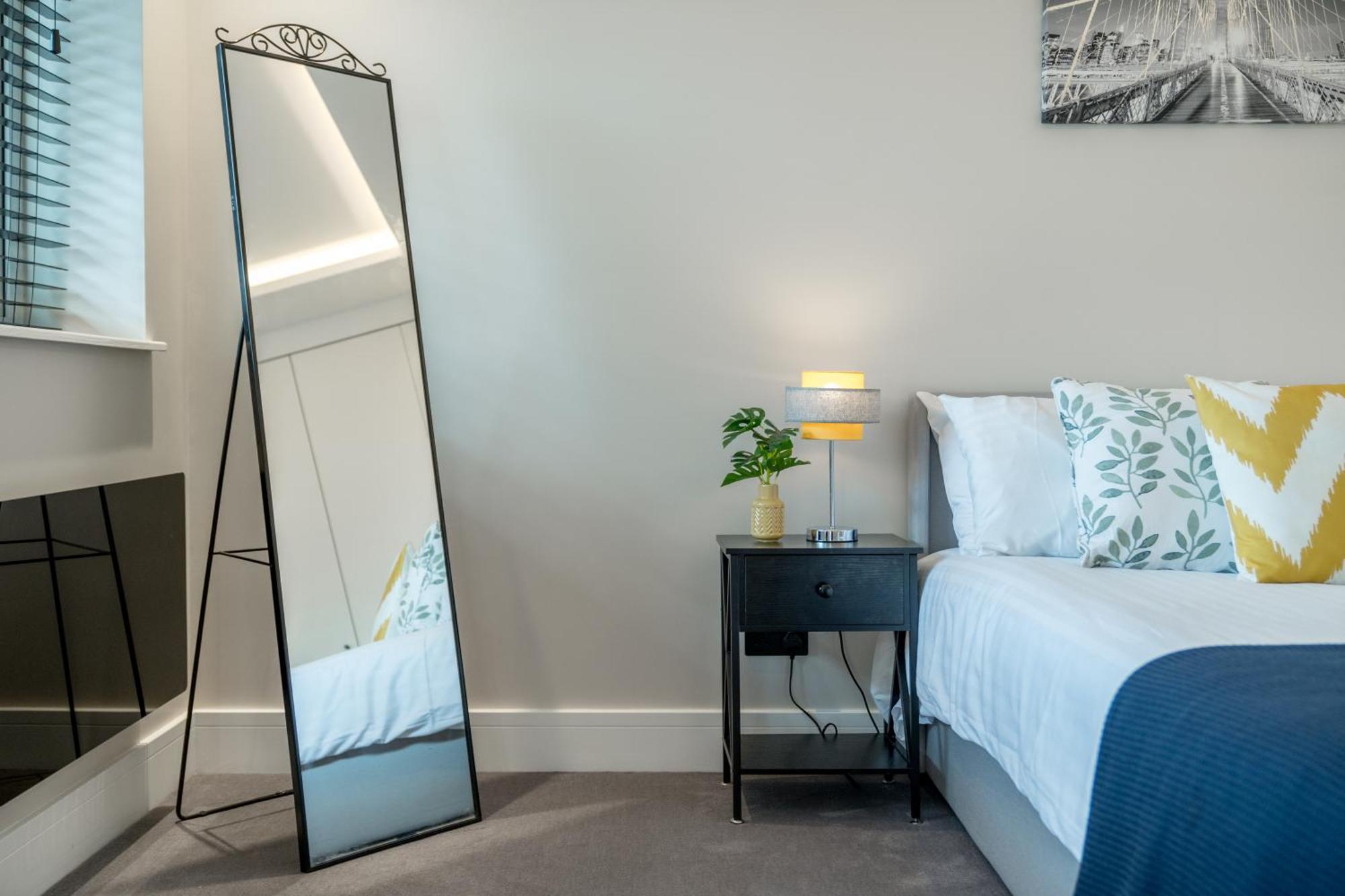 Skyvillion - Cozy Large 4 & 1 Bed Apartments In London Enfield, Mins To Tube Station, Free Wi-Fi Luaran gambar