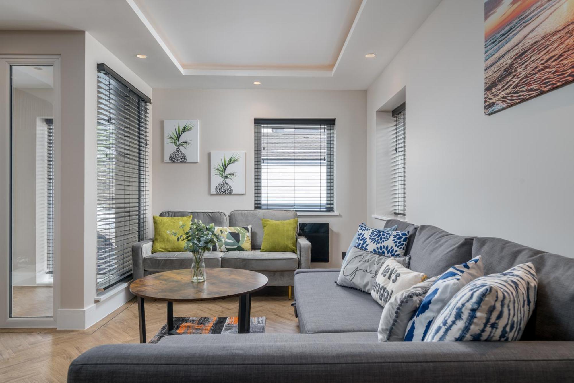 Skyvillion - Cozy Large 4 & 1 Bed Apartments In London Enfield, Mins To Tube Station, Free Wi-Fi Luaran gambar